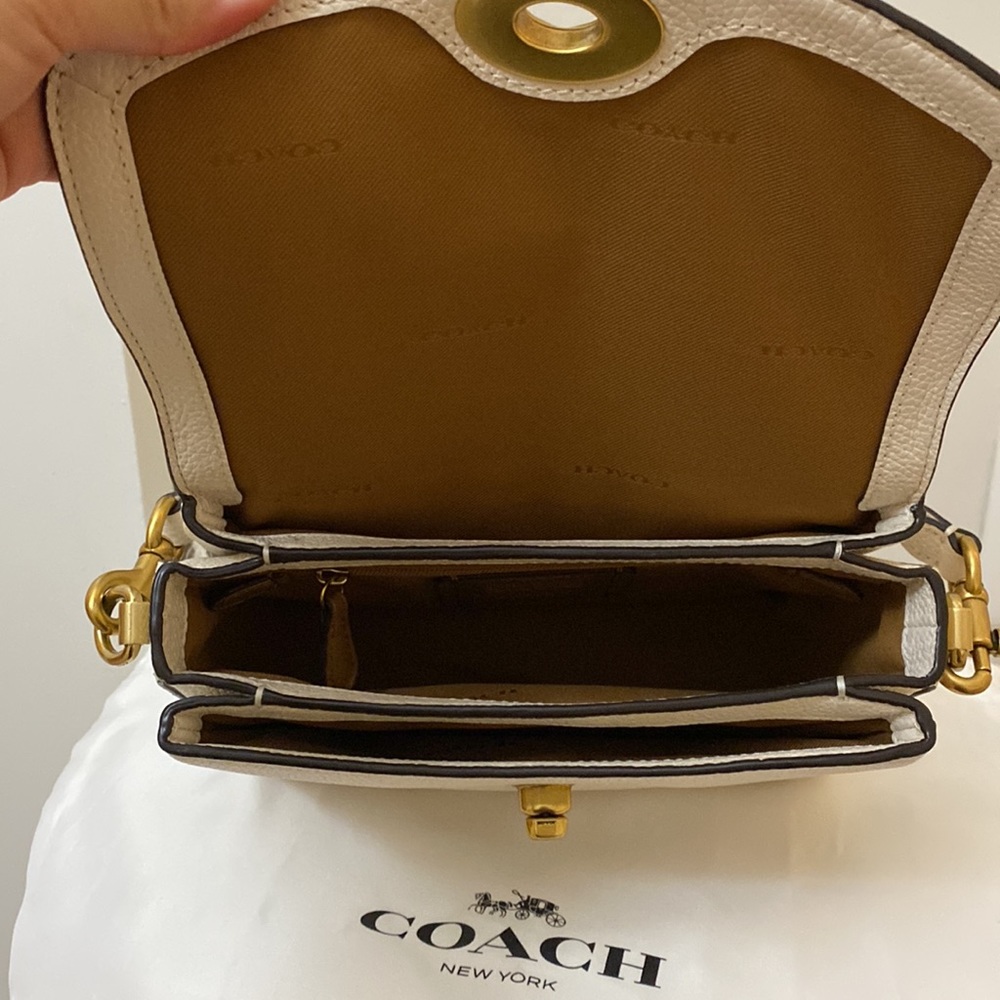 Coach Cream Leather Crossbody Bag with Gold Hardware - Picture 7 of 11